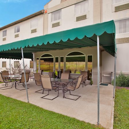 Holiday Inn Express Irwin Pa Tpk Exit 67 By Ihg Exterior foto