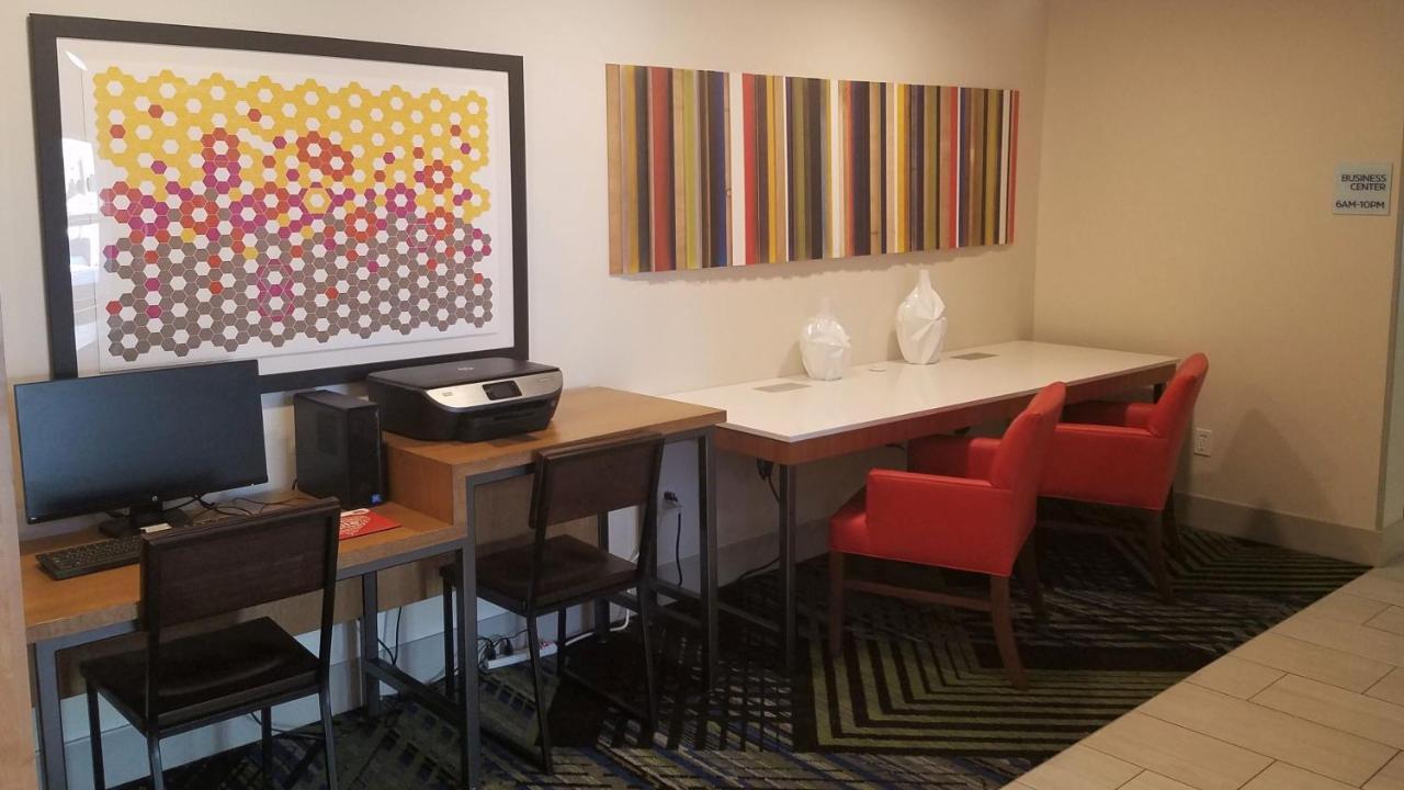 Holiday Inn Express Irwin Pa Tpk Exit 67 By Ihg Exterior foto