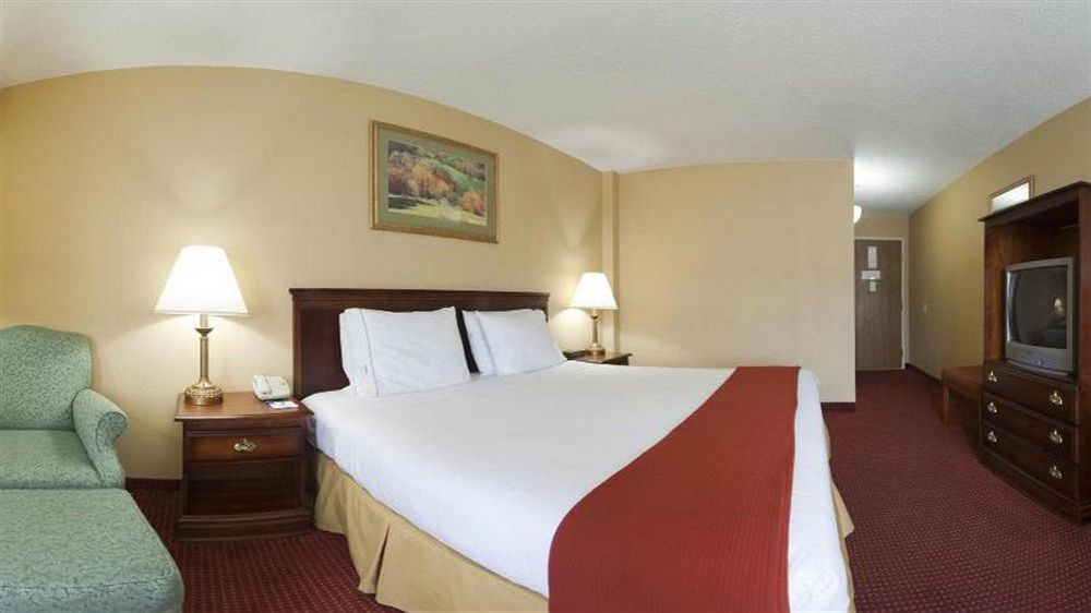 Holiday Inn Express Irwin Pa Tpk Exit 67 By Ihg Exterior foto
