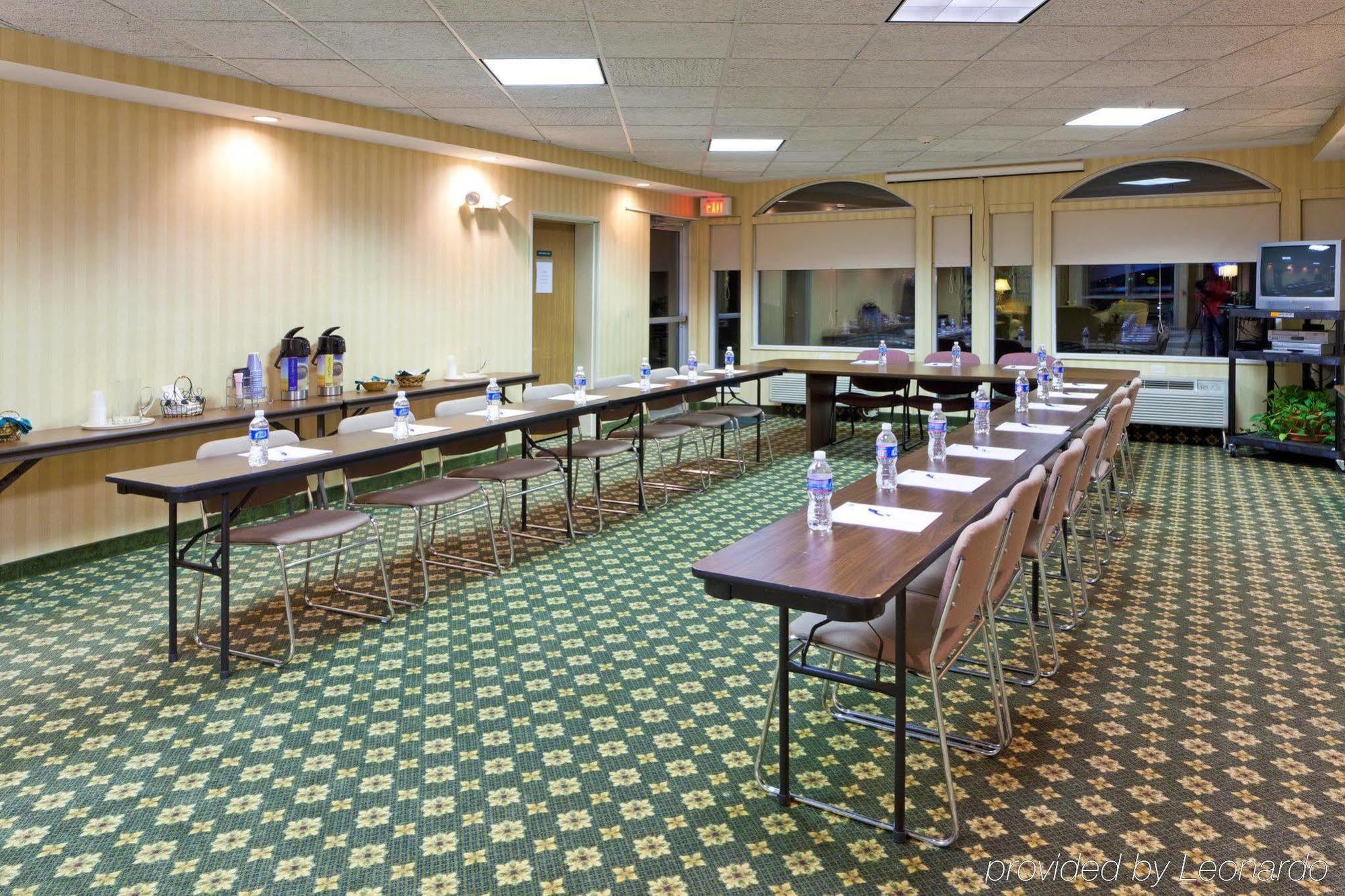 Holiday Inn Express Irwin Pa Tpk Exit 67 By Ihg Exterior foto