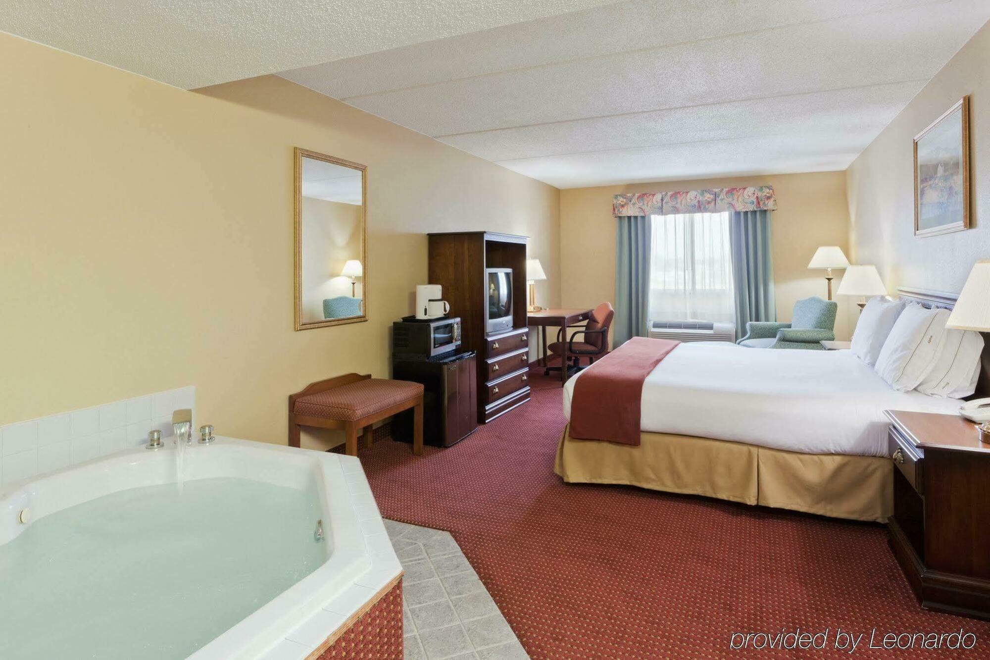 Holiday Inn Express Irwin Pa Tpk Exit 67 By Ihg Exterior foto