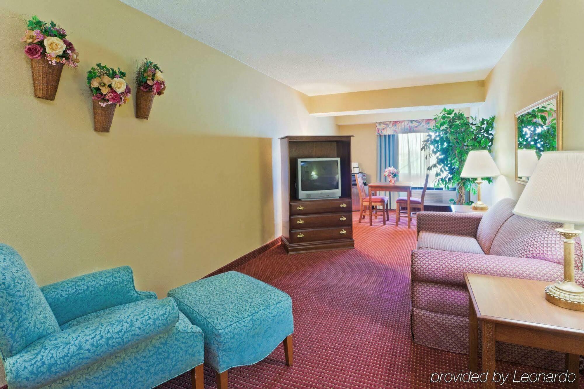 Holiday Inn Express Irwin Pa Tpk Exit 67 By Ihg Exterior foto