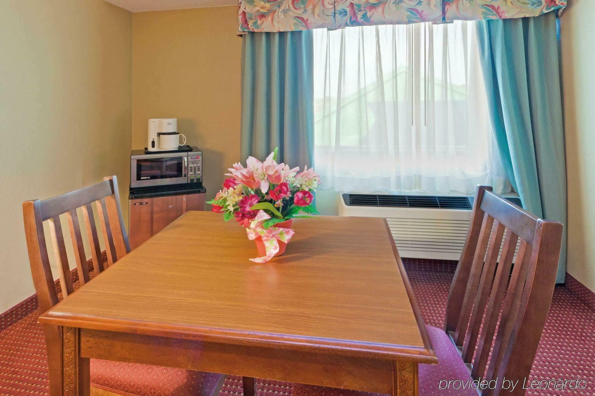 Holiday Inn Express Irwin Pa Tpk Exit 67 By Ihg Exterior foto